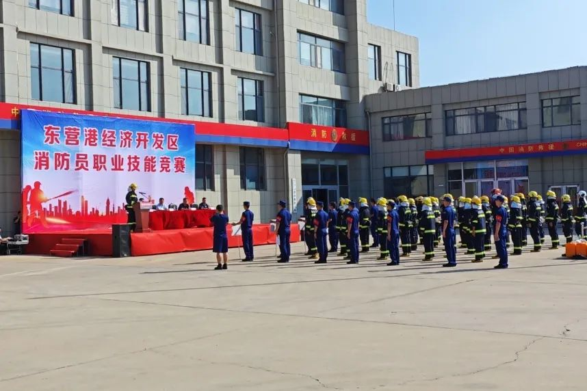  喜報！亞通消(xiao)防在港區消防員(yuán)職業技能競賽中(zhong)取得第一名成績(ji)！